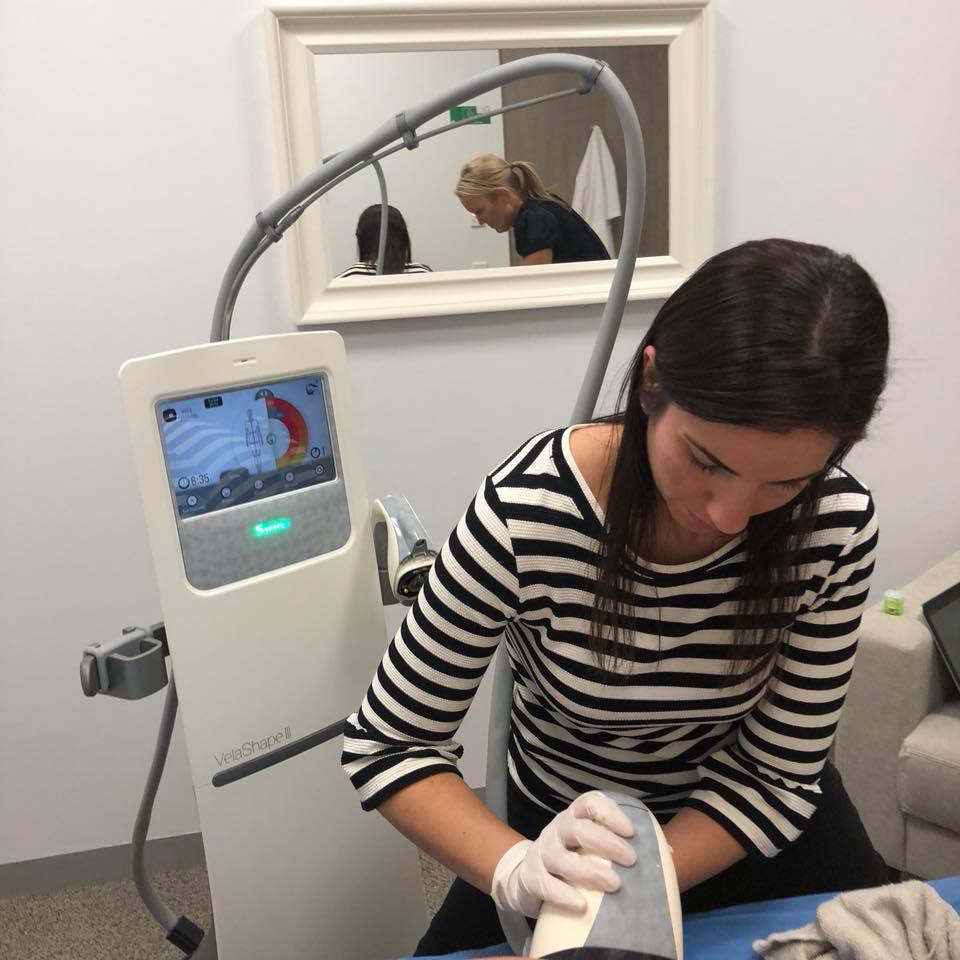 an azure staff member performing VelaShape, a non-invasive contouring treatment that reduces cellulite.
